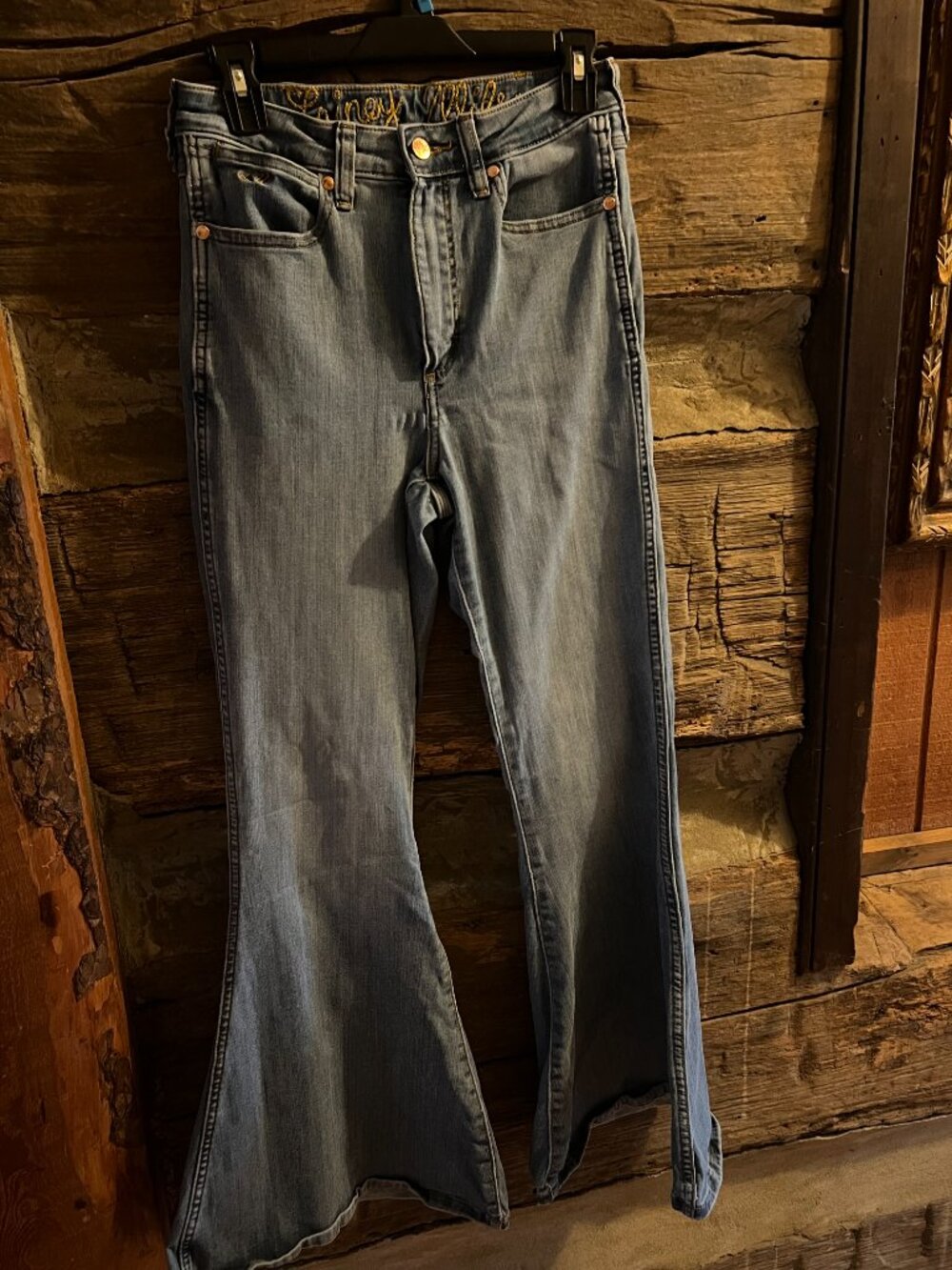 LAINEY WILSON WRANGLER FLARE - Picture 2 of 8